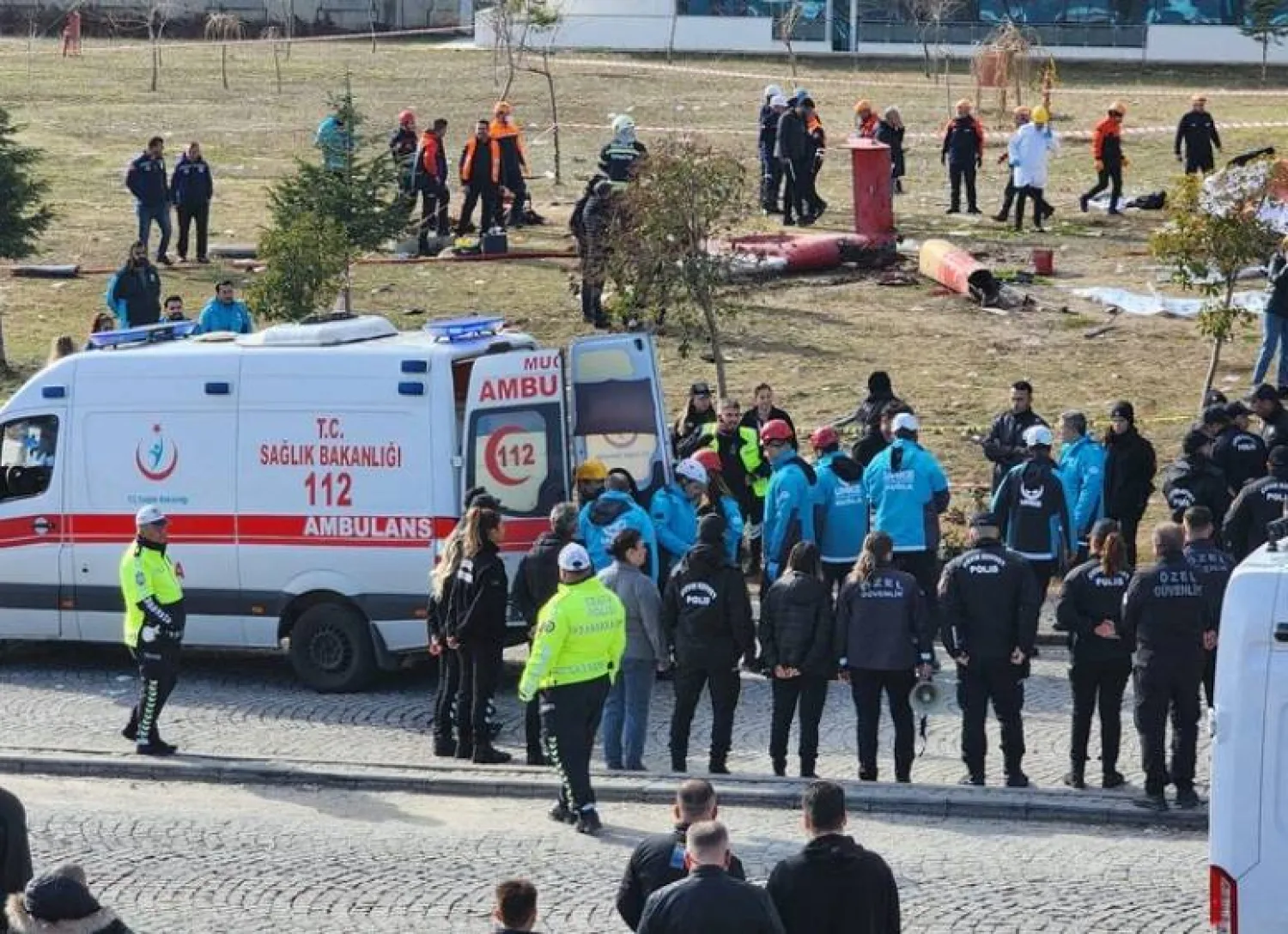 Members of emergency services gather as police forensic experts examine the wreckage of an ambulance helicopter after it collided with a hospital building and crashed into the ground, in Mugla, Türkiye, December 22, 2024. REUTERS/Kenan Gurbuz