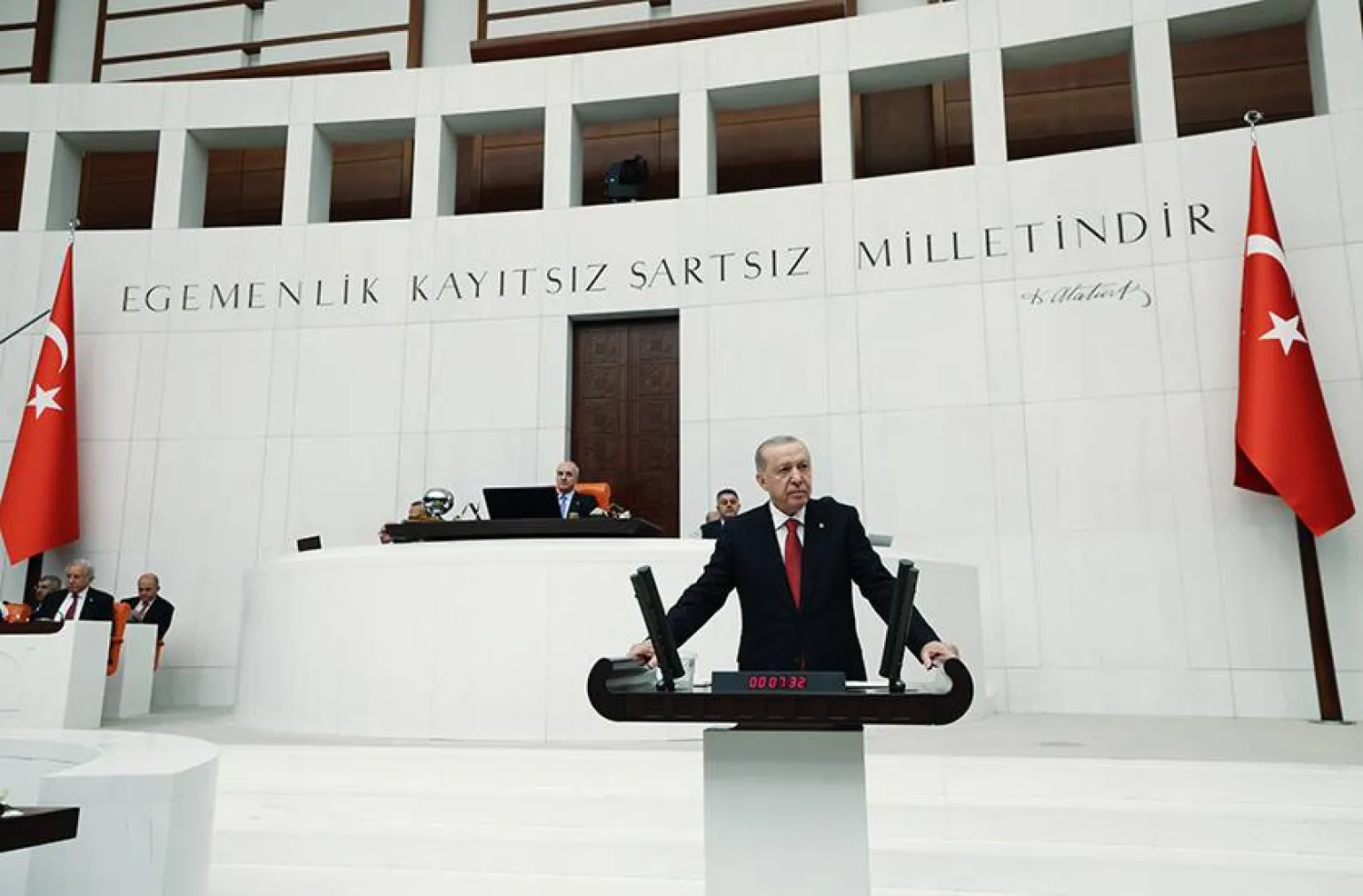 الرئيس التركي رجب طيب إردوغان أكد في كلمة خلال افتتاح الدورة الجديدة للبرلمان التركي أنه سيتم محاسبة جميع المتورطين في فضيحة صناديق الاستثمار (الرئاسة التركية)