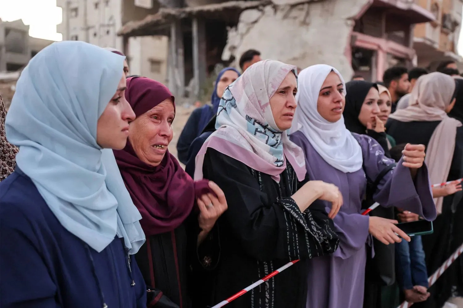 Filistinliler Gazze kentinde düzenlenen anma törenine katılıyor (AFP)