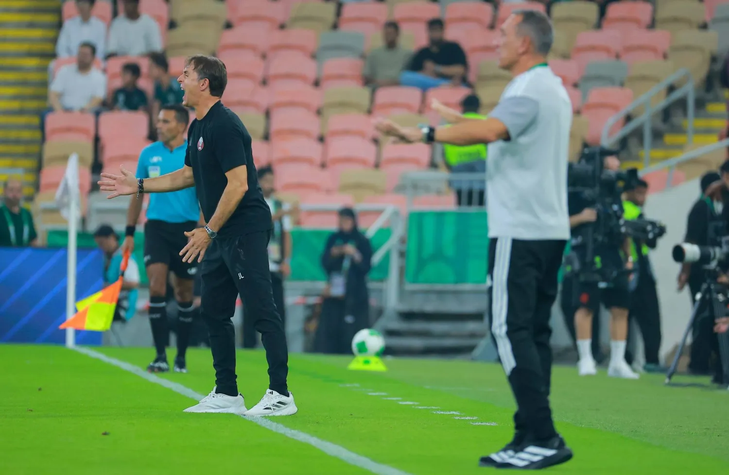 الإسباني جوليان لوبيتيغي مدرب المنتخب القطري (تصوير: محمد المانع) 