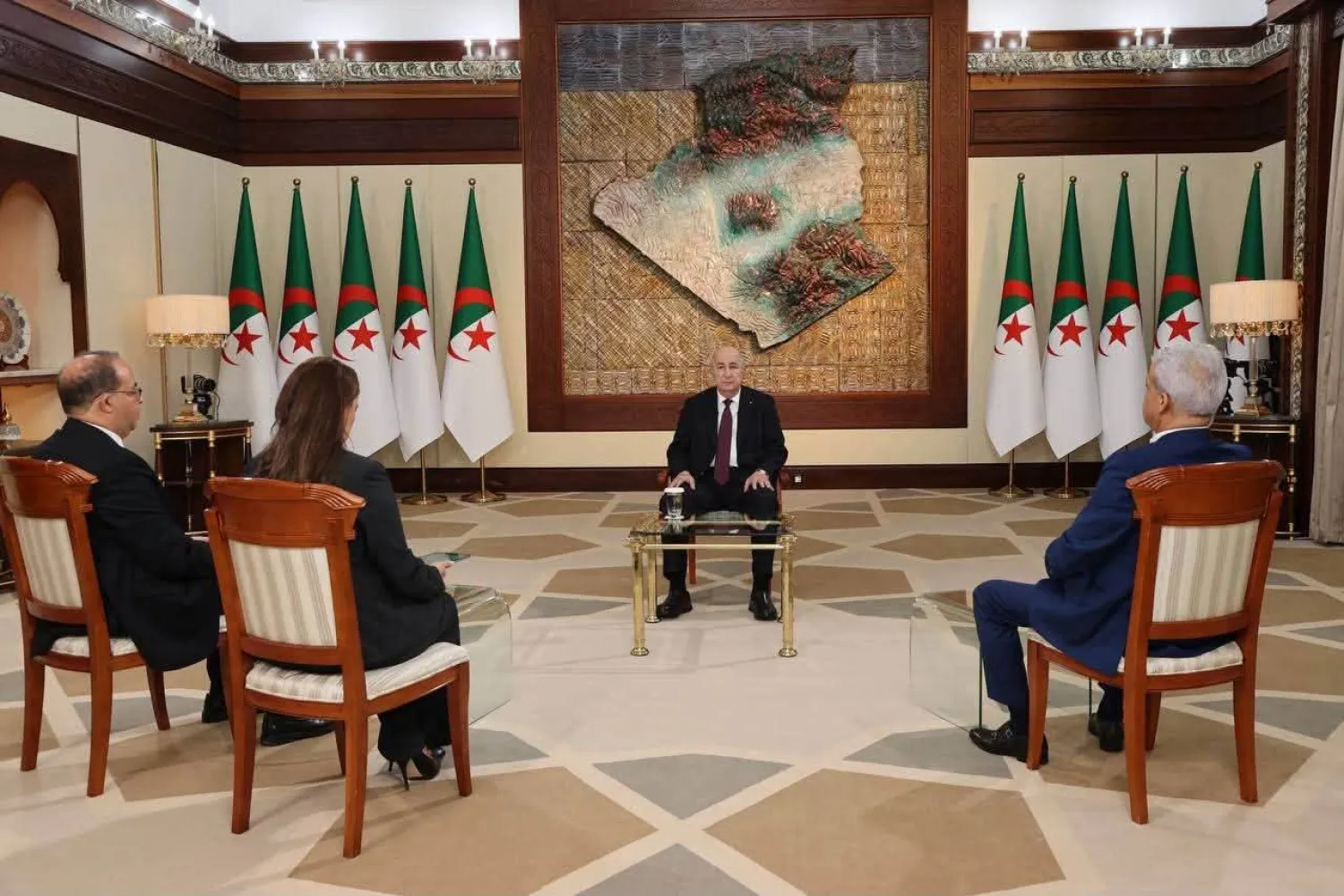 الرئيس الجزائري عبد المجيد تبون خلال المقابلة التي بثها التلفزيون العمومي (الرئاسة)