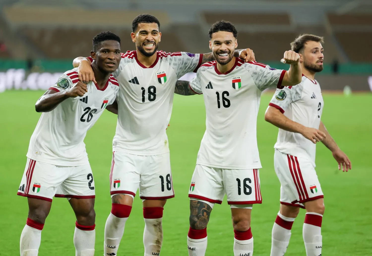 فرحة إماراتية بهدف الفوز على عمان في نصف النهائي (تصوير: عدنان مهدلي)