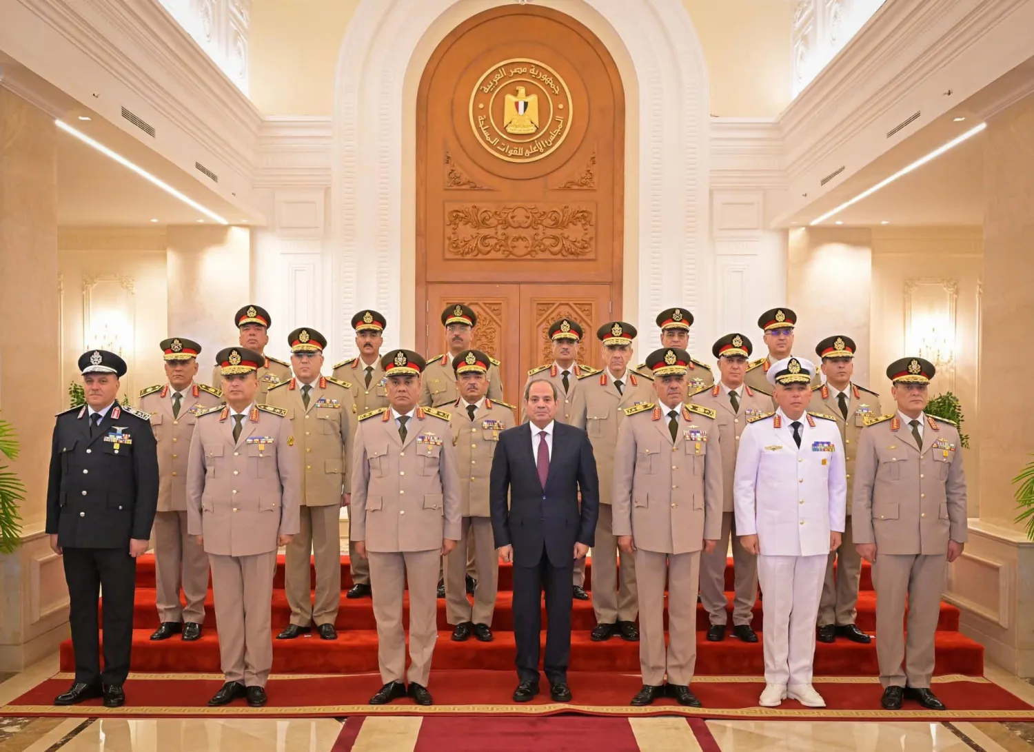 الرئيس المصري عبد الفتاح السيسي يترأس اجتماع المجلس الأعلى للقوات المسلحة في مقر القيادة الاستراتيجية بالعاصمة الجديدة (الرئاسة المصرية)