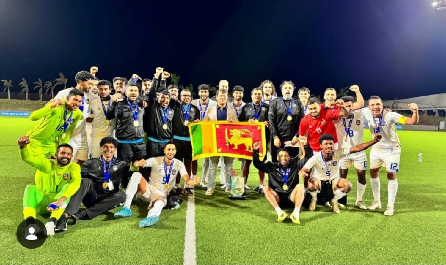 احتفالية منتخب سريلانكا بالفوز على نظيره الموريشي (الاتحاد السريلانكي)
