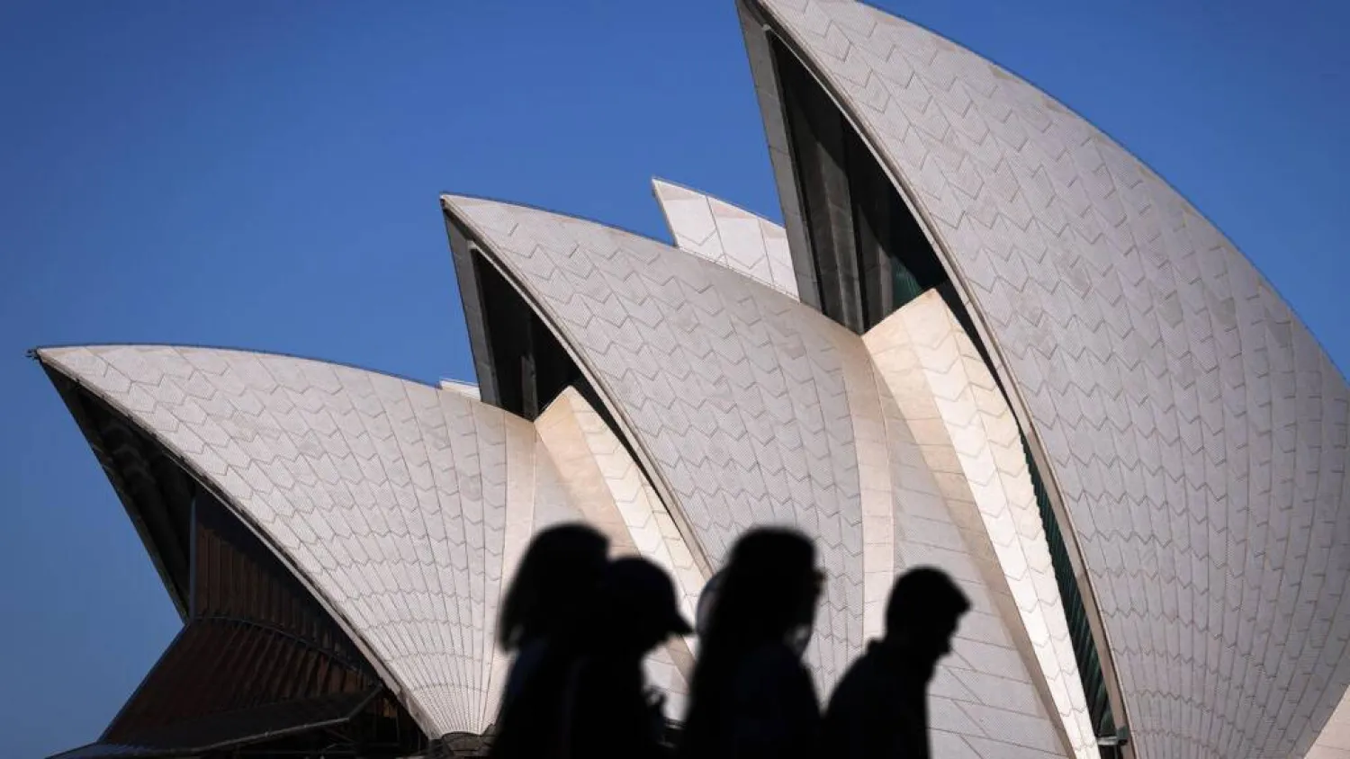 Net overseas migration -– the net gain or loss to the population through movement to and from Australia -– stood at 292,100 in the year to March, data showed last month. DAVID GRAY / AFP/File
