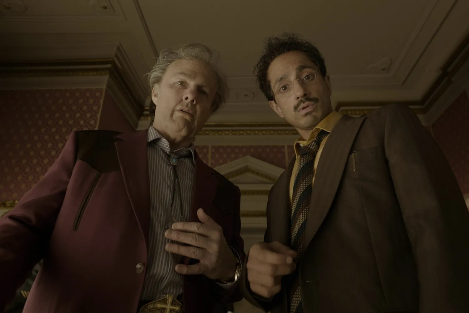 توم كروز وريز أحمد في مشهد من الفيلم (imdb)