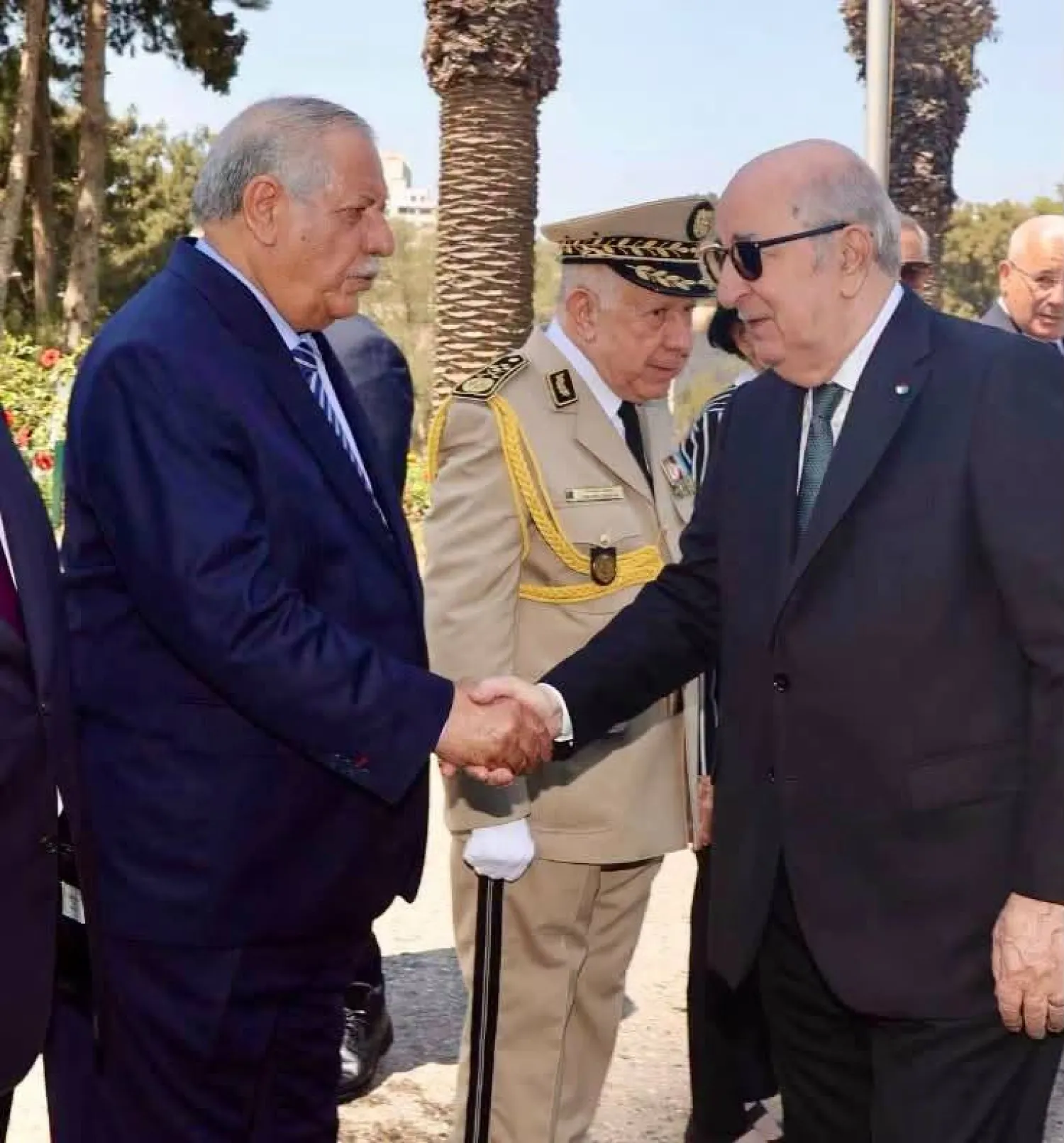 مدير الديوان بالرئاسة السابق مع الرئيس تبون وقائد أركان الجيش (الرئاسة)
