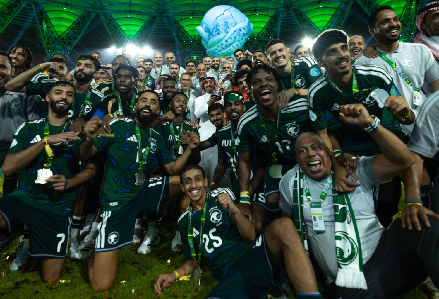 بوشل أشاد بالمدرب دونيس وكافة الأجهزة الفنية والإدارية (المنتخب السعودي) 