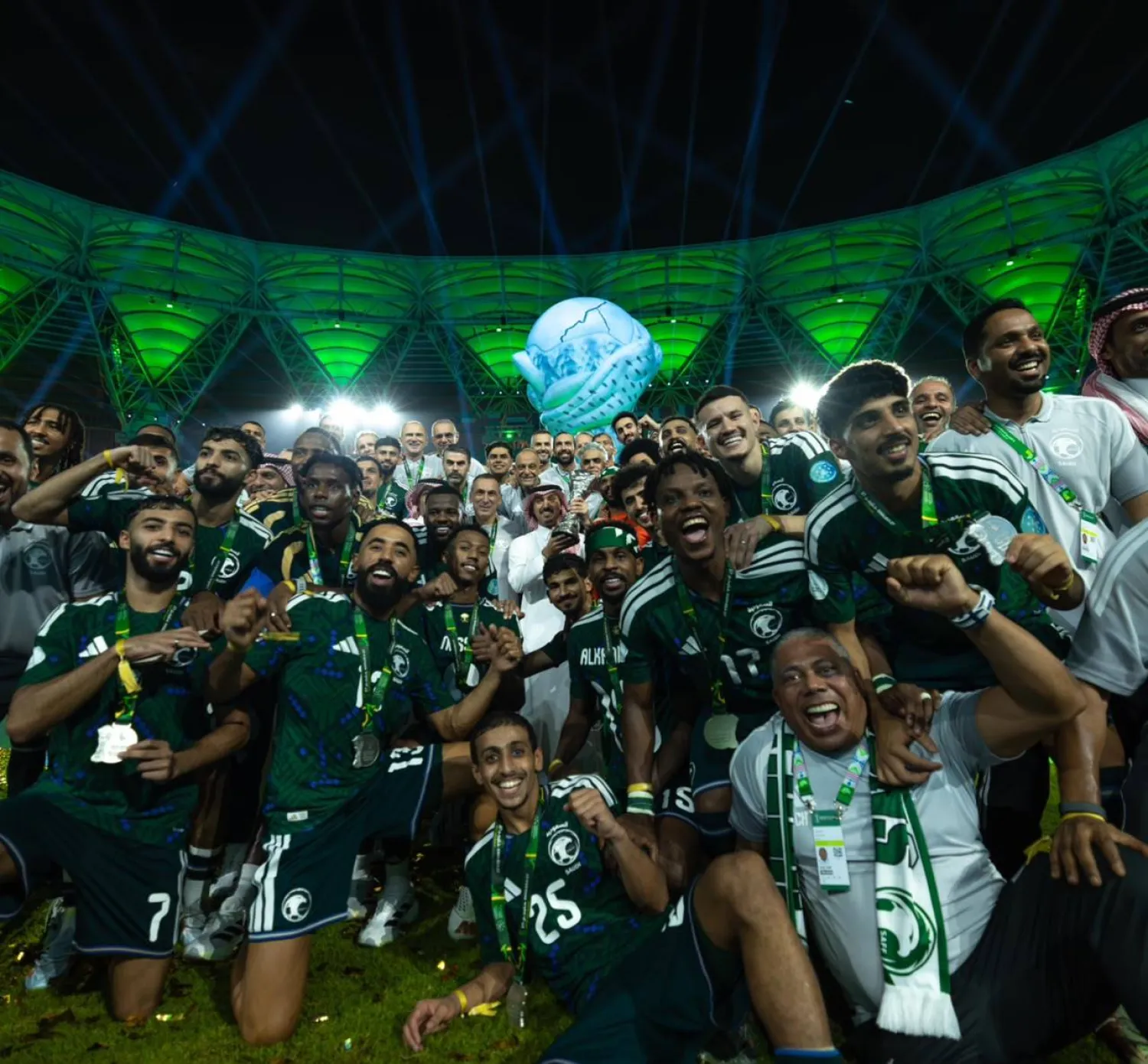 أربعة مدربين وأربعة مديرين ارتبطت أسماؤهم بتتويجات الأخضر الخليجية (الاتحاد السعودي)
