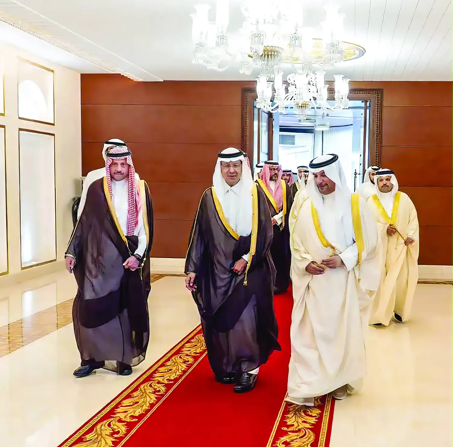 
الأمير عبدالعزيز بن سلمان لدى وصوله إلى البحرين للمشاركة في منتدى ومعرض «صنع في الخليج 2026» (إكس)