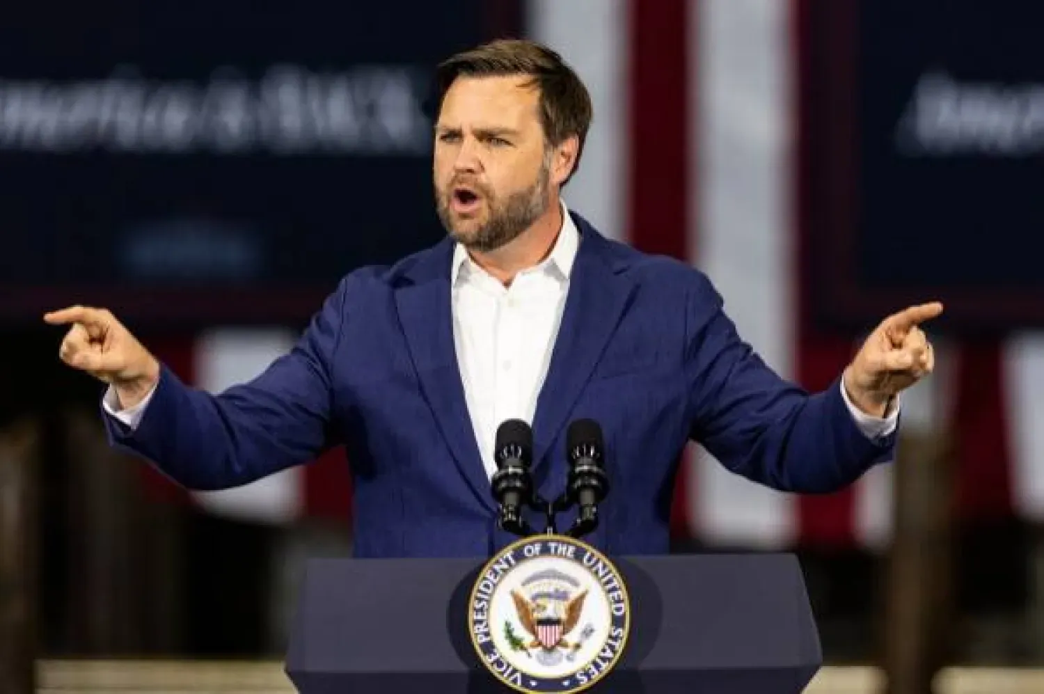 Başkan Yardımcısı J.D. Vance, Cumhuriyetçi destekçilere hitap ediyor (AP)