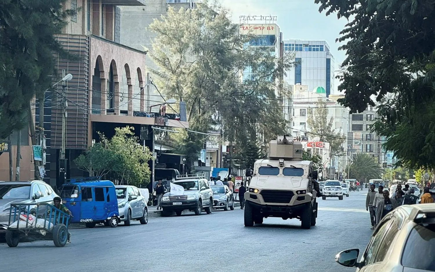 عناصر من القوات الفيدرالية يقومون بدورية عقب انسحاب «جبهة تحرير شعب تيغراي» من ميكيلي (رويترز)