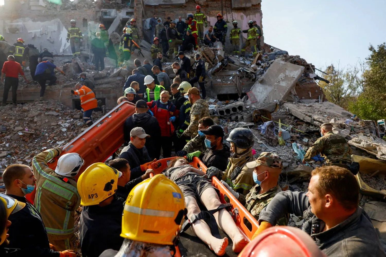 Emergency services work to rescue residents from under the debris at the site of an apartment building which was hit by a Russian missile strike in the town of Pryluky, amid Russia’s attack on Ukraine, in the Chernihiv region, Ukraine, October 7, 2026. REUTERS/Valentyn Ogirenko 