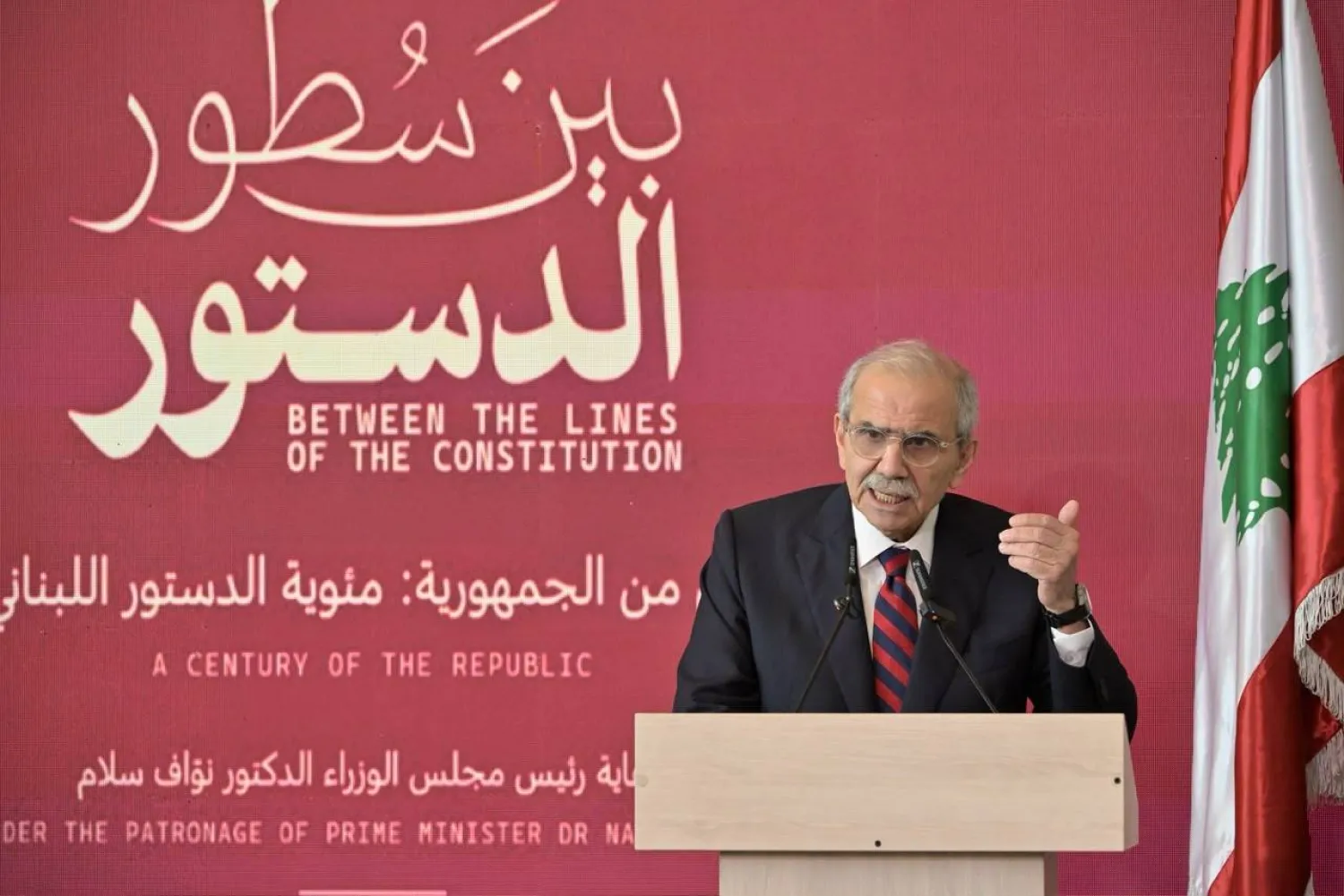 رئيس الحكومة نواف سلام يلقي كلمة خلال افتتاح معرض «بين سطور الدستور» (الشرق الأوسط)