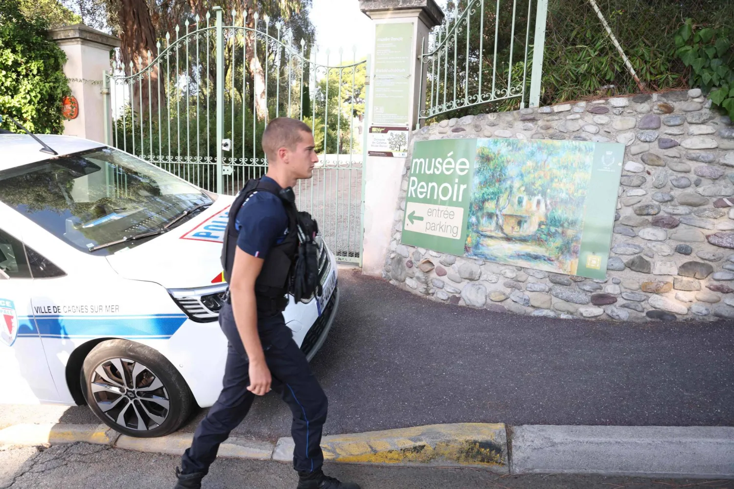 (FILES) A police officer passes in front of the entrance of the Musee Renoir after four paintings were stolen in an early-morning break-in, with two recovered in the museum's garden and two still missing, in Cagnes-sur-Mer on September 8, 2026. (Photo by Valery HACHE / AFP)