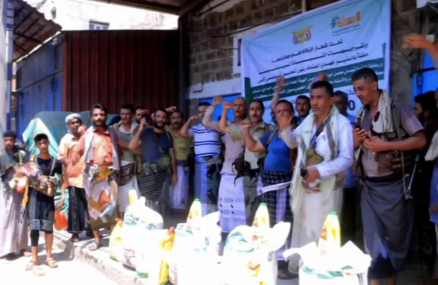The Houthis seized food aid in Mokha and redistributed it in exchange for loyalty (Houthi media)