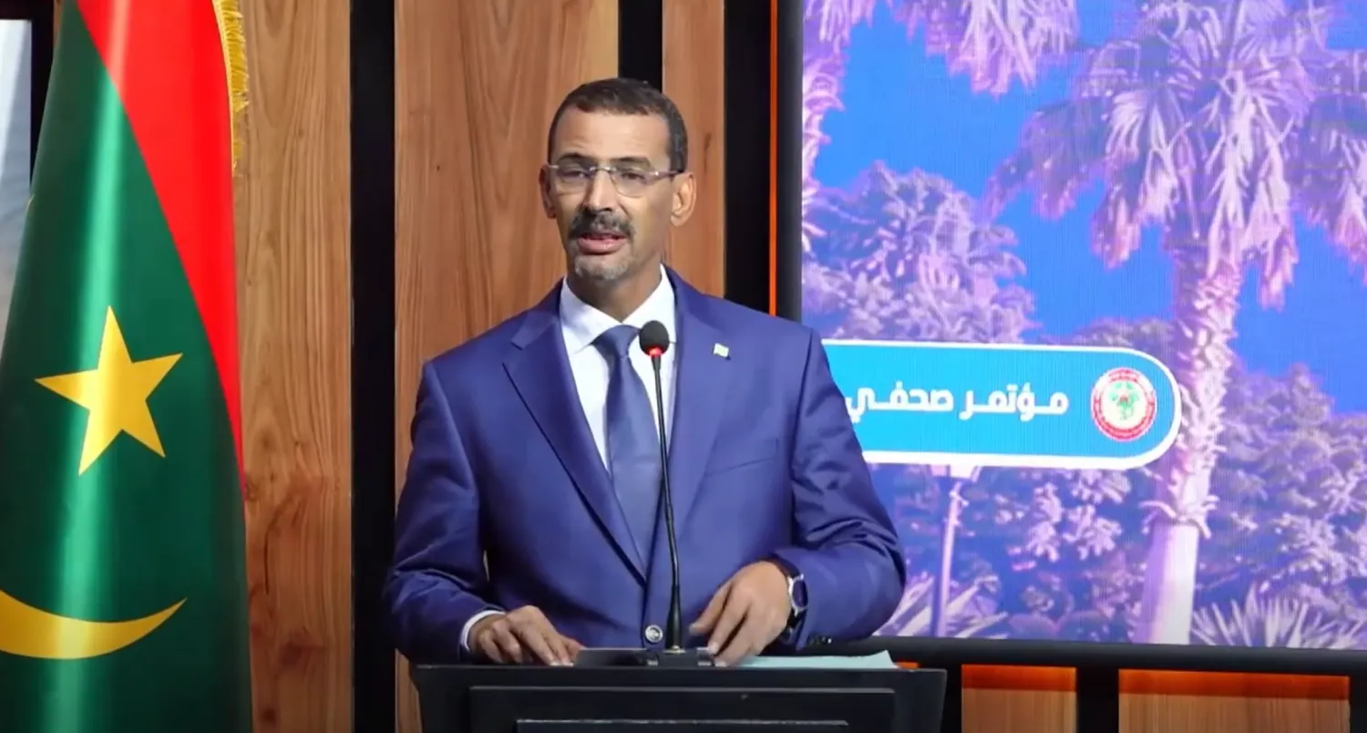 وزير الثقافة والاتصال الناطق باسم الحكومة الحسين ولد امدو خلال مؤتمر صحافي مساء الأربعاء (تواصل اجتماعي)