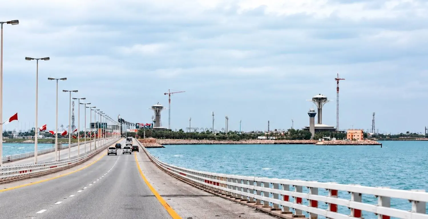 خلال عام 2025 تمّ تسجيل أكثر من 33 مليون مسافر عبر جسر الملك فهد بزيادة بلغت 1.6 % مقارنةً بالعام السابق (الشرق الأوسط)