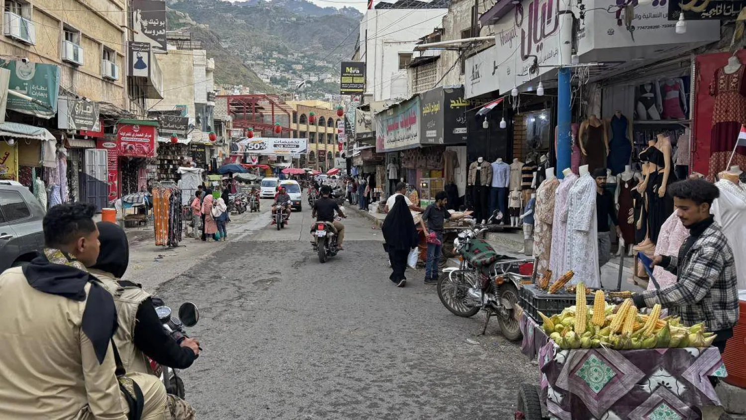 مدينة تعز باتت تحت الحصار الحوثي مجدداً بعد سيطرة الجماعة على مدينة التربة جنوباً (أ.ف.ب)