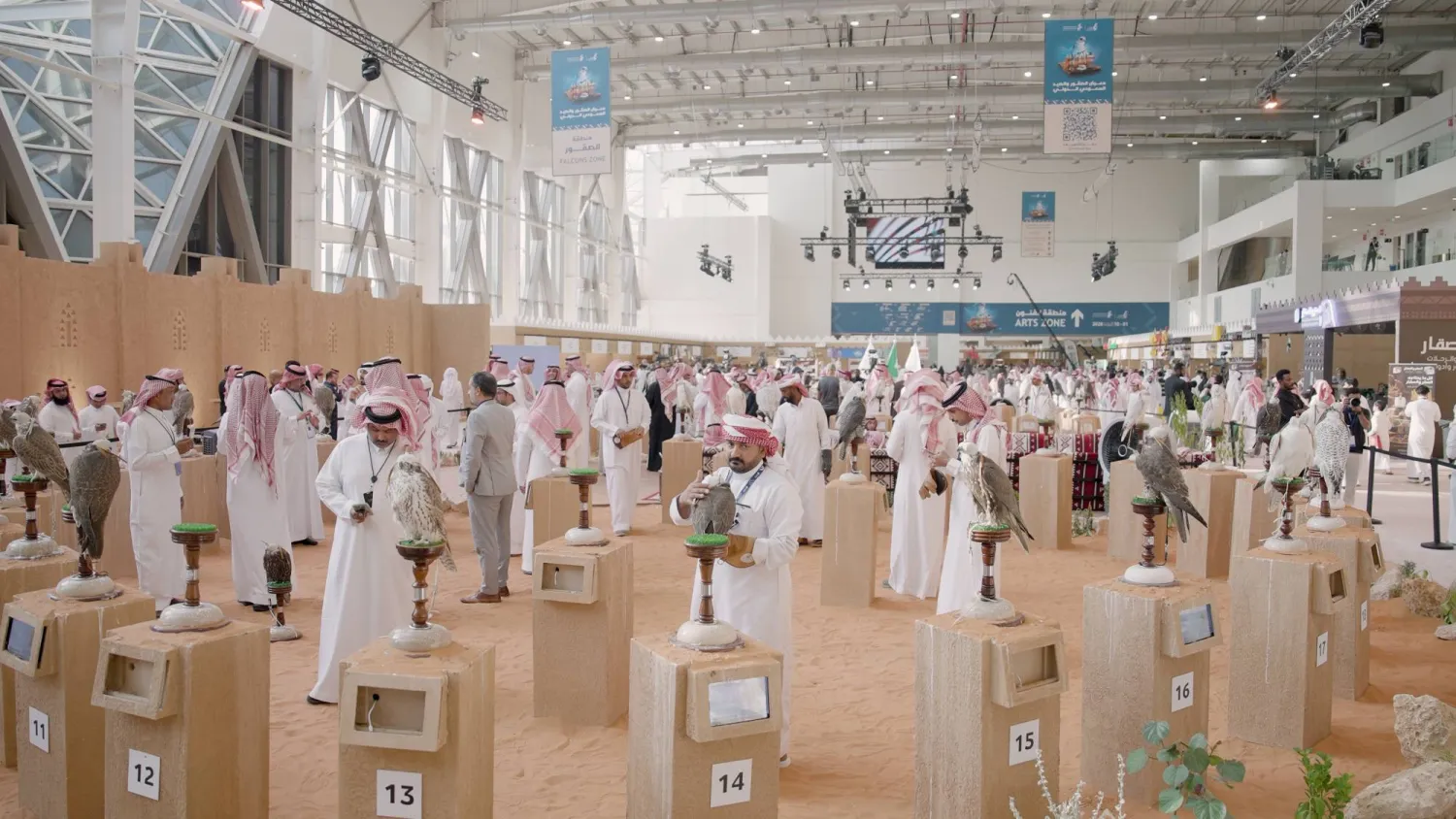 جانب من منطقة الصقور ضمن «معرض الصقور والصيد السعودي الدولي 2026» (تصوير: تركي العقيلي)