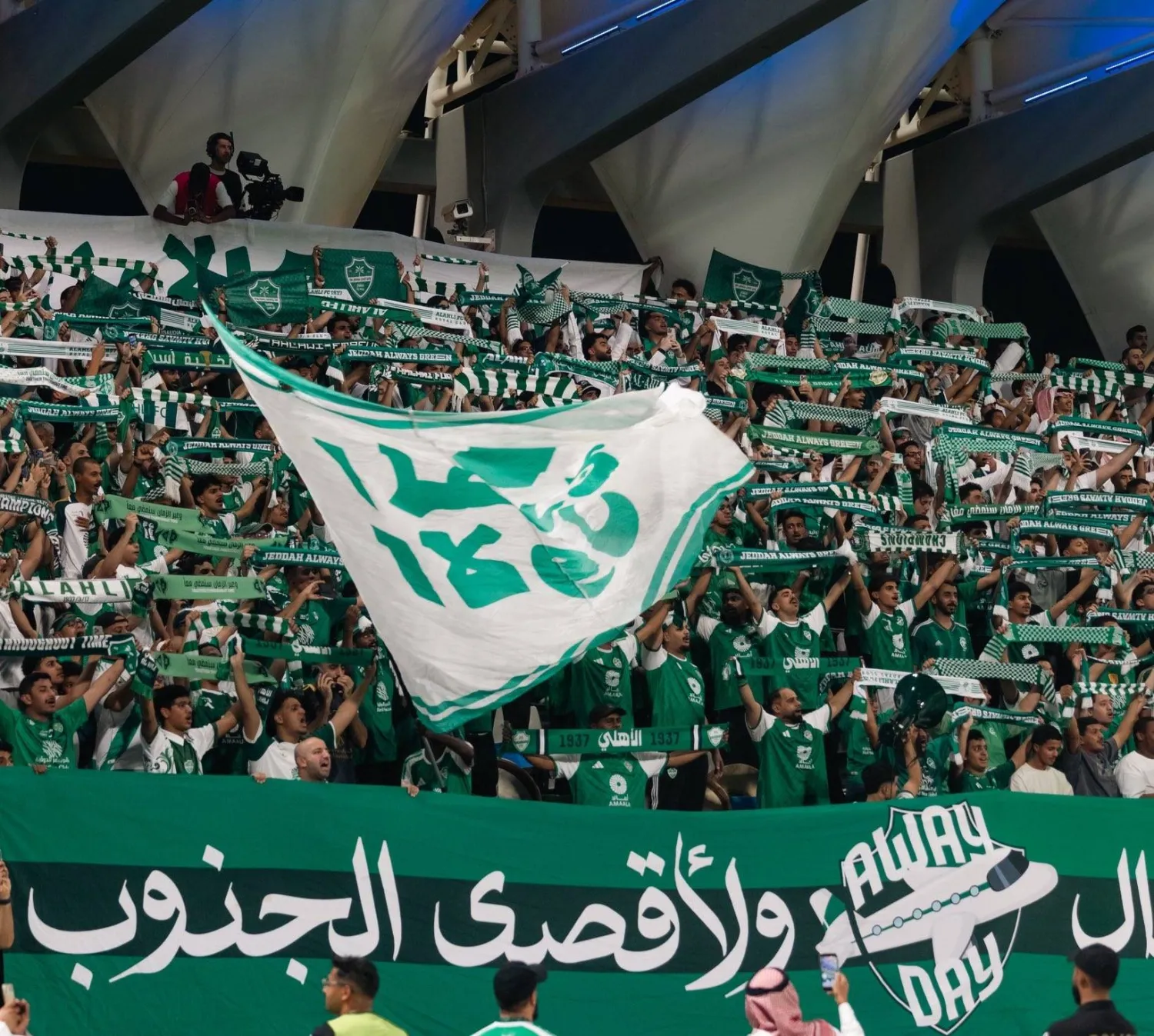 جماهير الأهلي خلال مباراة الفتح في الأحساء (موقع النادي)