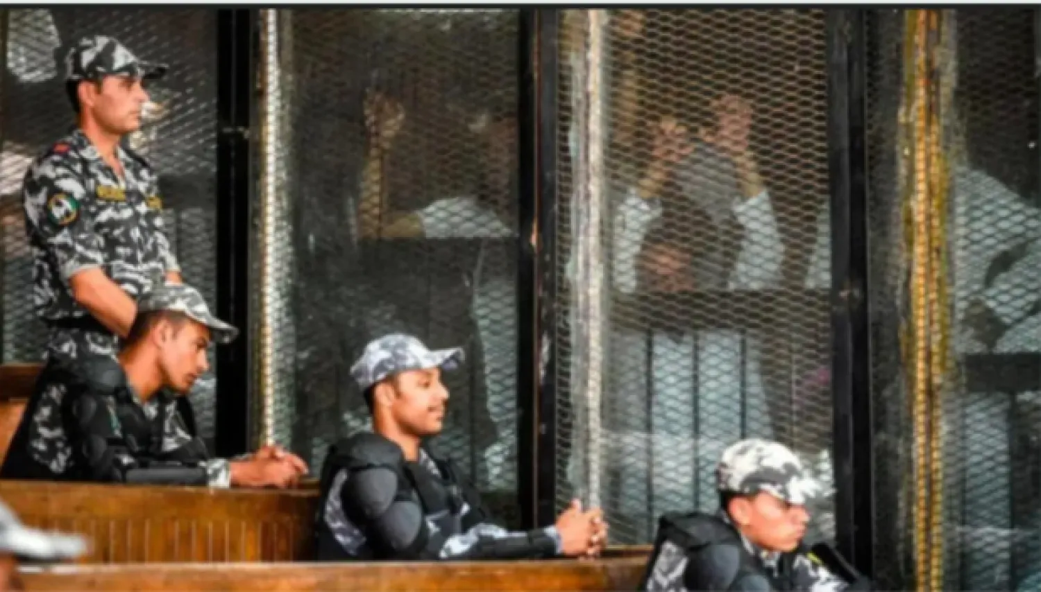 جانب من محاكمة سابقة لعناصر من «الإخوان» في مصر (أرشيفية-أ.ف.ب)