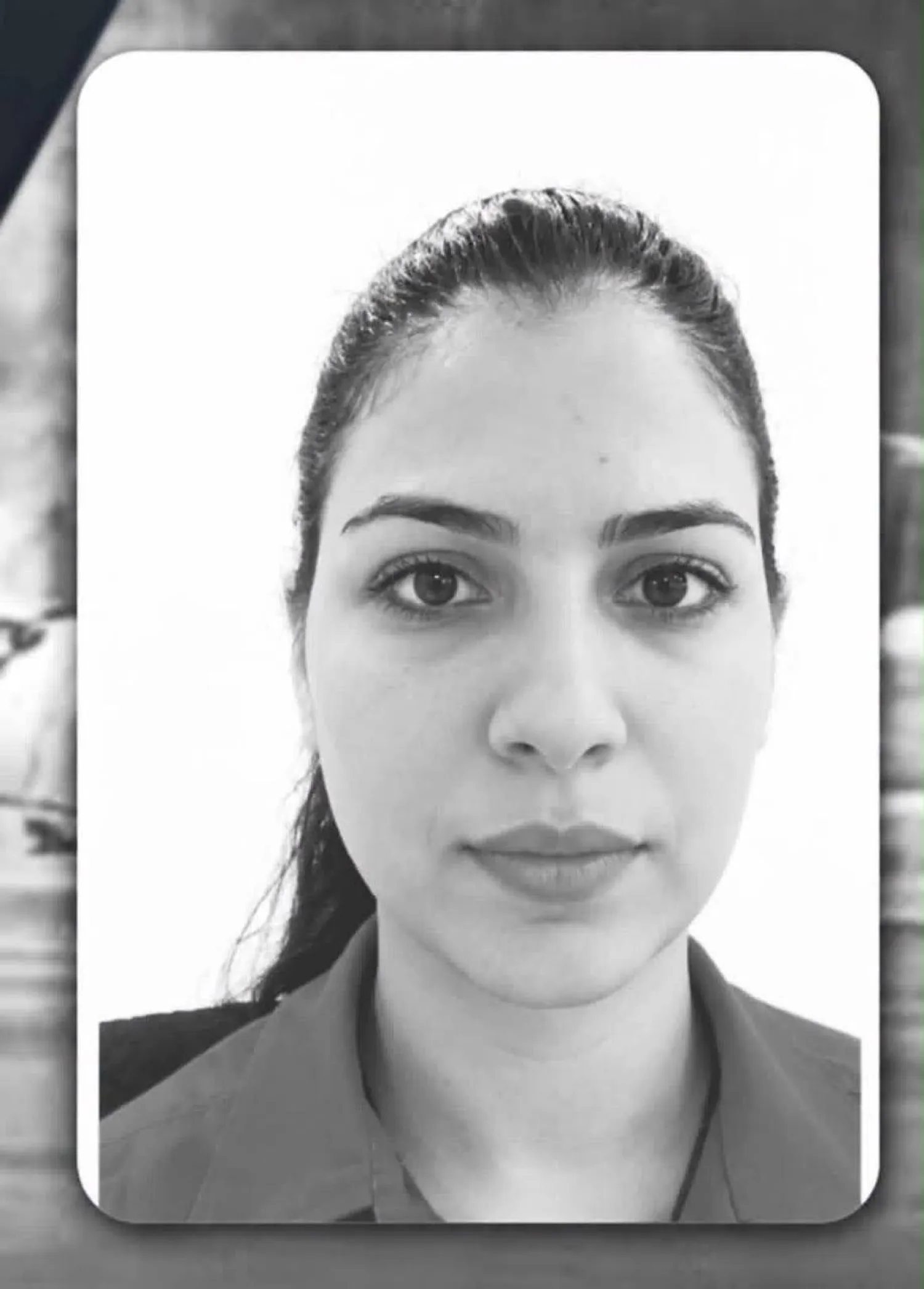 المضيفة الجوية المصرية عزة رمزي (صورة متداولة)
