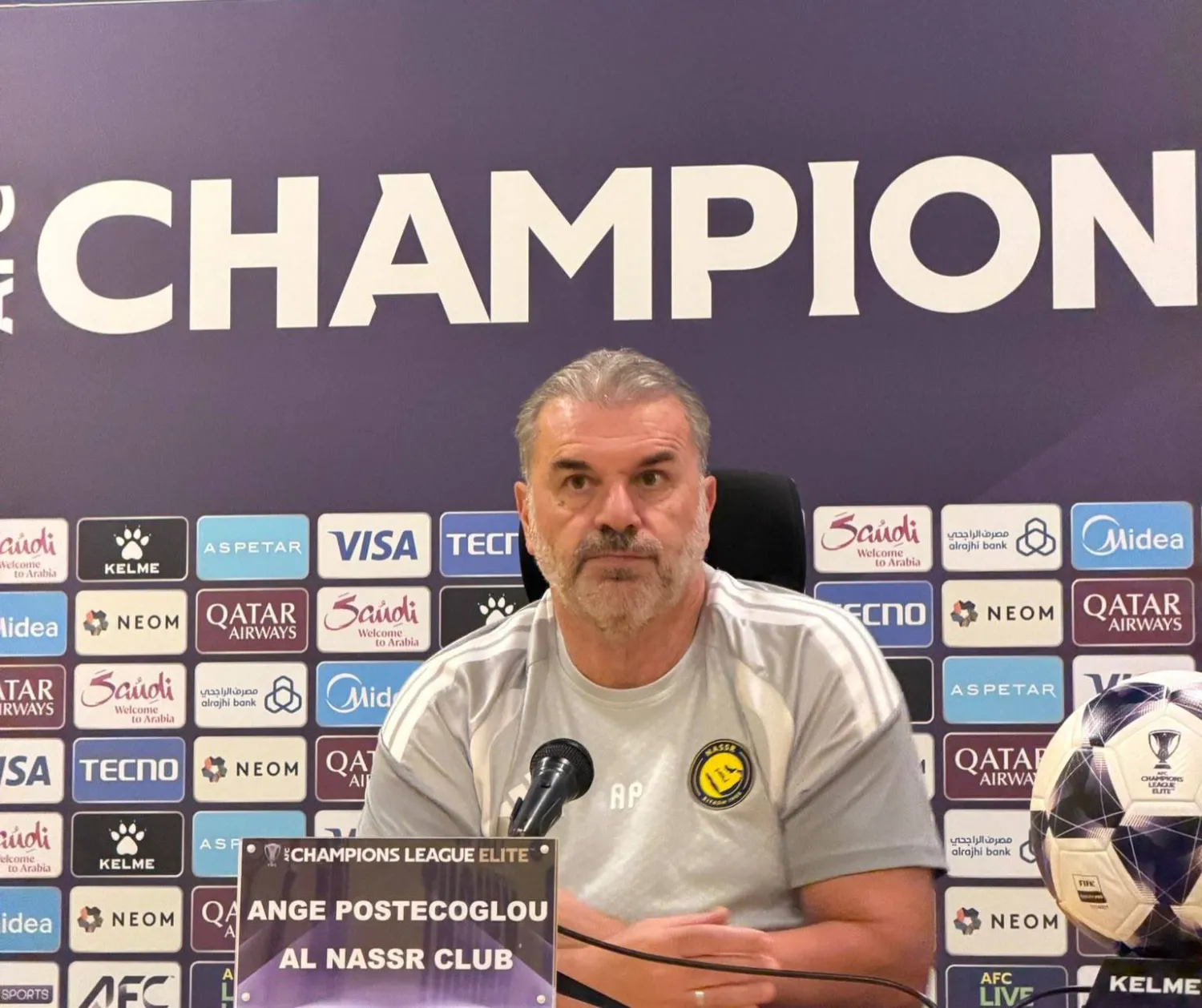الأسترالي أنجي بوستيكوغلو مدرب النصر (تصوير: إبراهيم الشليل)