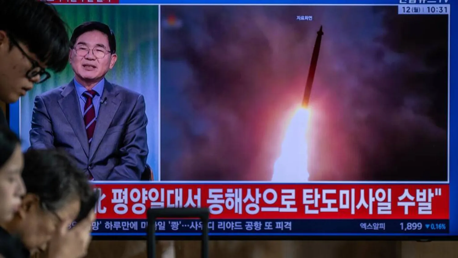 News coverage showing file footage of a North Korean missile launch is seen on a screen at Seoul Station in Seoul on October 12, 2026. Philip FONG / AFP
