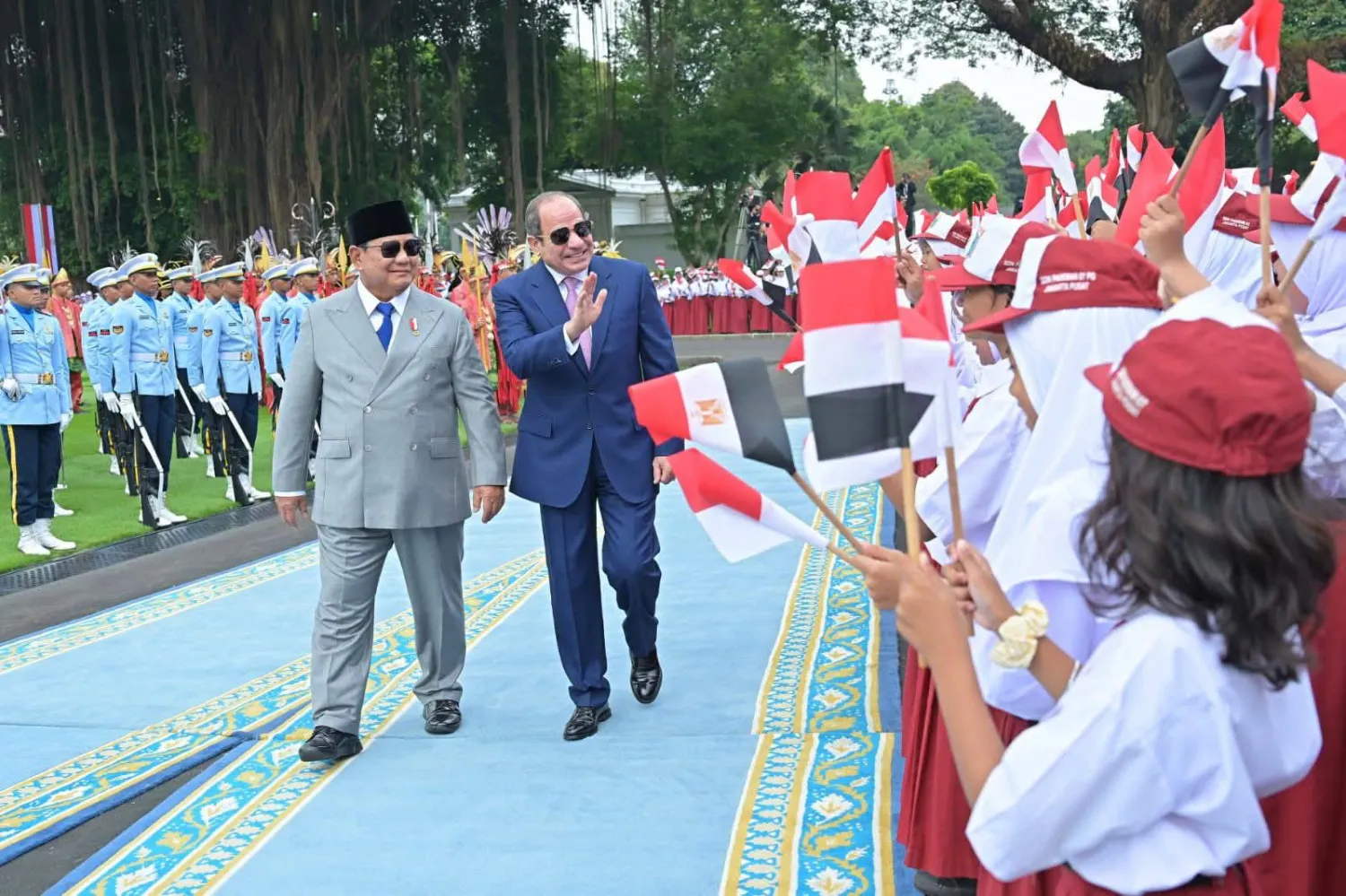 خلال استقبال الرئيس المصري عبد الفتاح السيسي في إندونيسيا (الرئاسة المصرية)