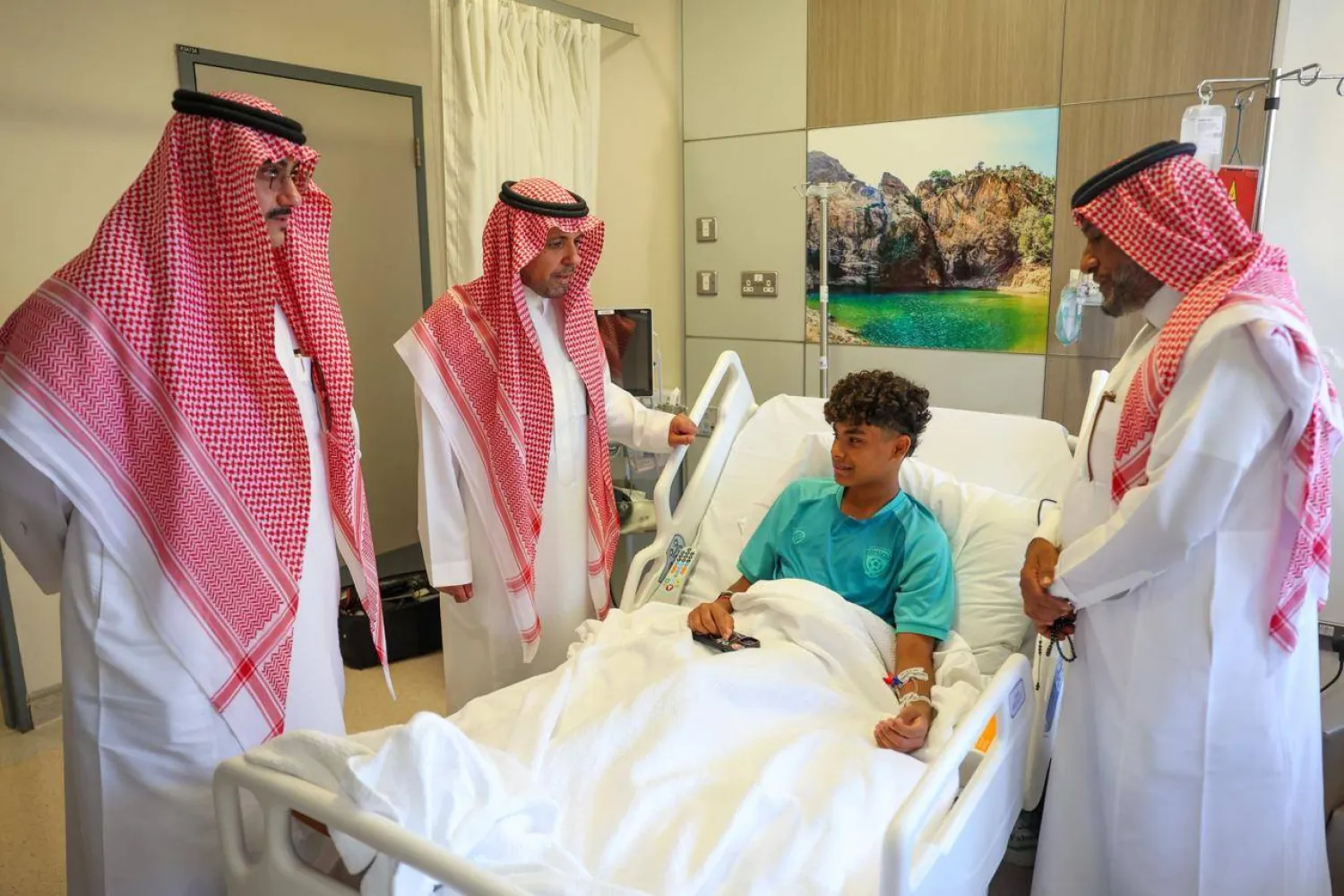 لاعب الفيحاء للناشئين وائل السفري أصيب في الهجوم الإرهابي الحوثي (الشرق الأوسط)