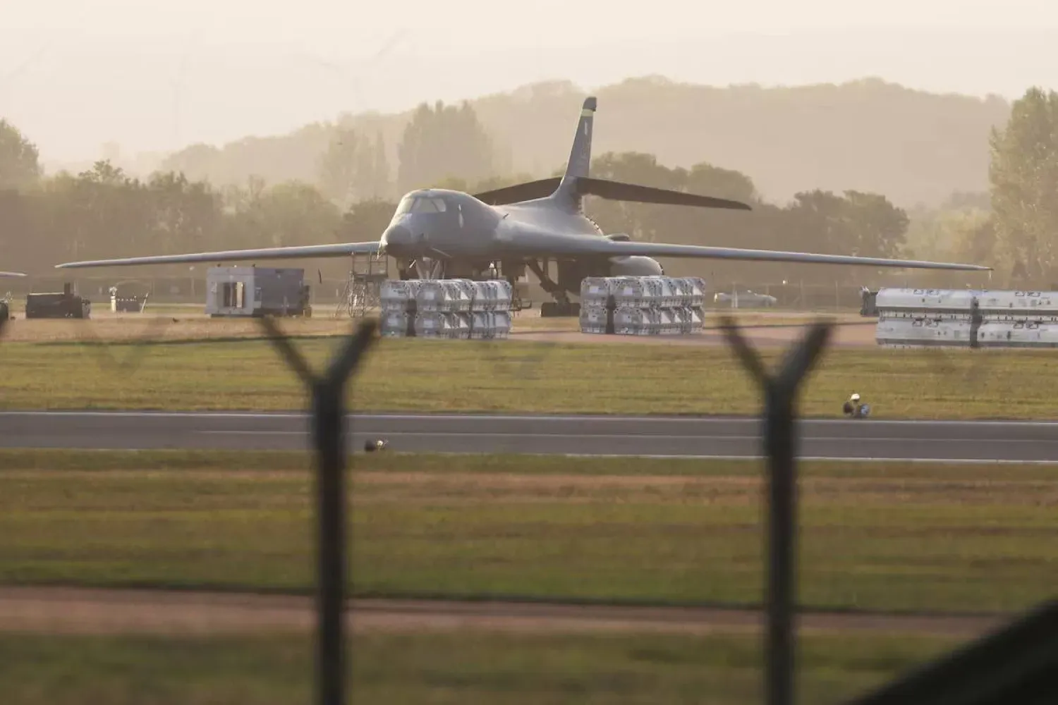 Birleşik Krallık’ın Gloucestershire ketindeki Fairford Hava Üssü’nde bulunan bir B-1B Lancer tipi ABD bombardıman uçağı, 27 Eylül 2026 (Reuters)