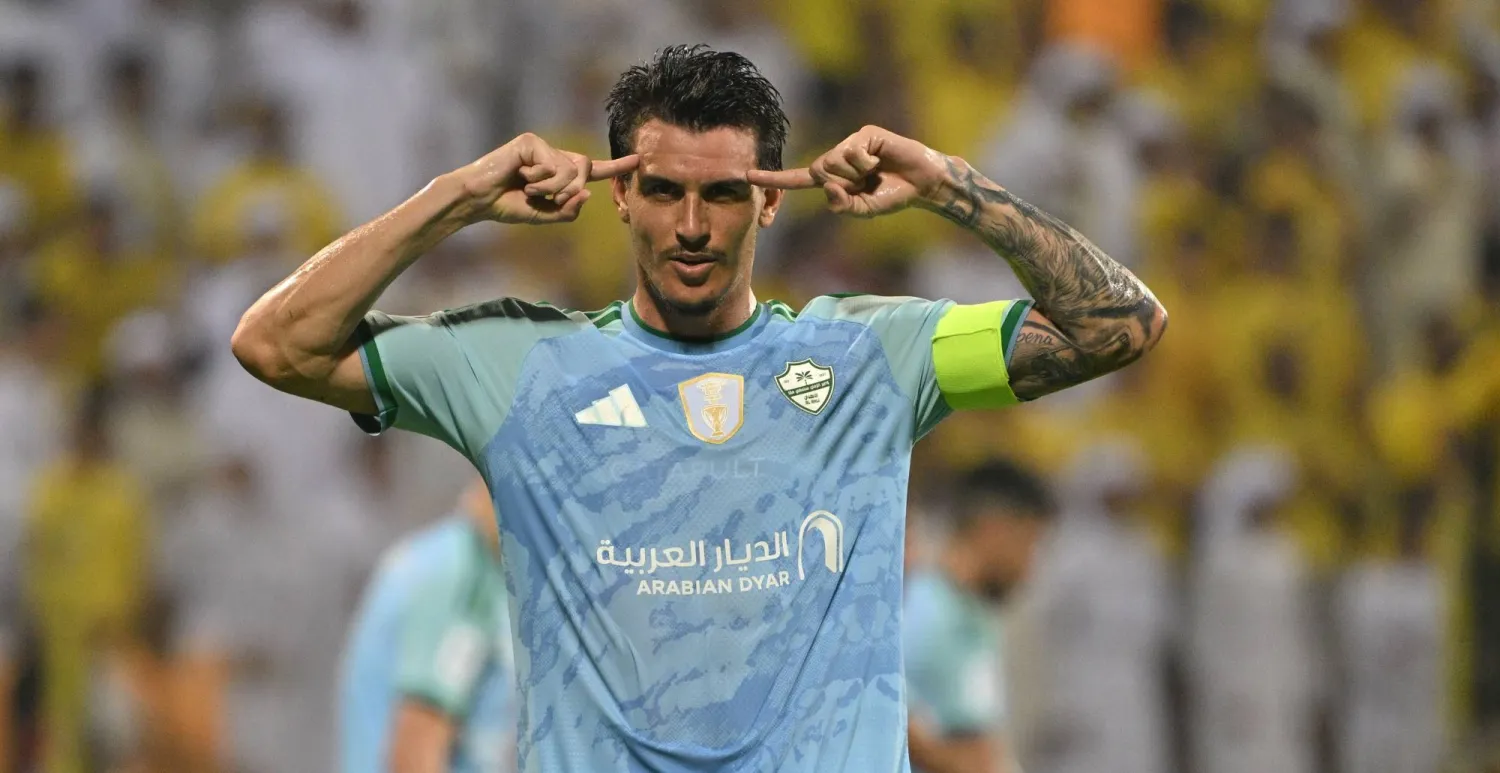 البرازيلي روجر إيبانيز مدافع الأهلي (تصوير: علي خمج) 
