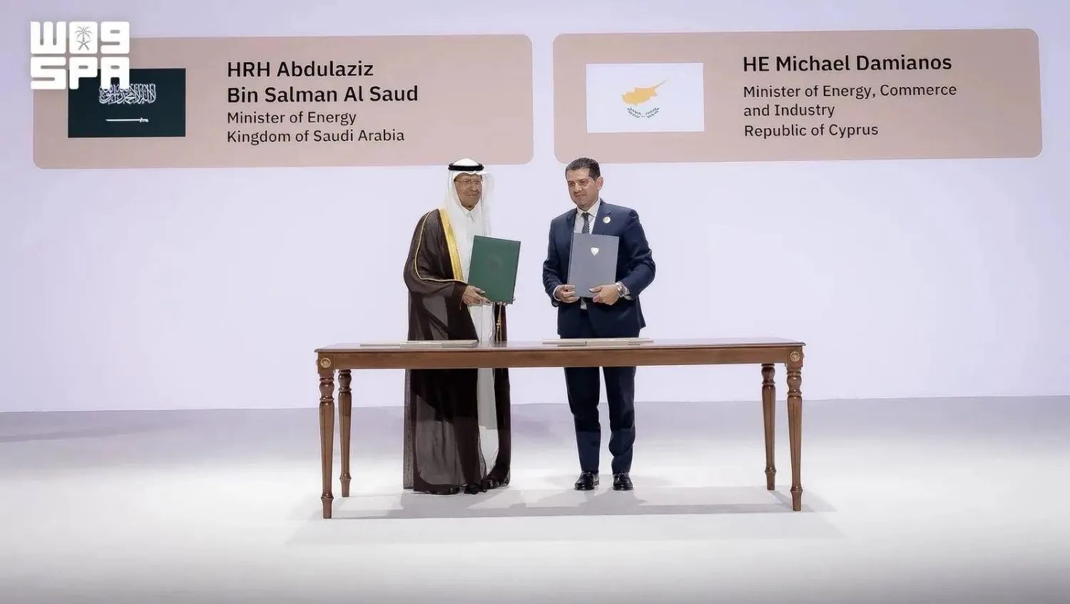Saudi Minister of Energy and Minister of Industry and Mineral Resources Prince Abdulaziz bin Salman bin Abdulaziz and Cyprus’s Minister of Energy, Commerce and Industry Michael Damianos during the signing ceremony in Riyadh on Monday. (SPA) 