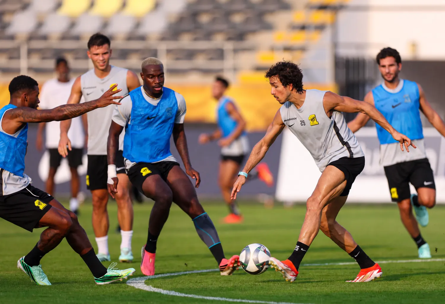 لاعبو الاتحاد في التدريبات (نادي الاتحاد)
