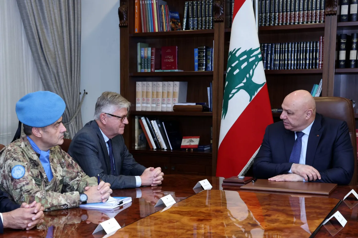  الرئيس اللبناني جوزيف عون خلال لقائه وكيل الأمين العام للأمم المتحدة لعمليات السلام جان بيار لاكروا (صفحة الرئاسة اللبنانية على «إكس»)