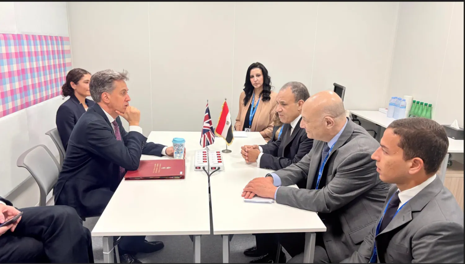وزير الخارجية المصري خلال محادثات الأربعاء مع نظيره البريطاني إيد ميليباند (صفحة وزارة الخارجية على «فيسبوك») 