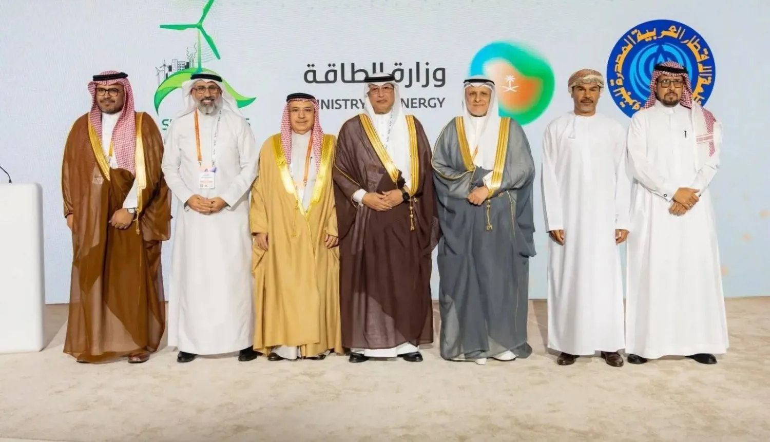 صورة جماعية للمشاركين في الندوة (واس)