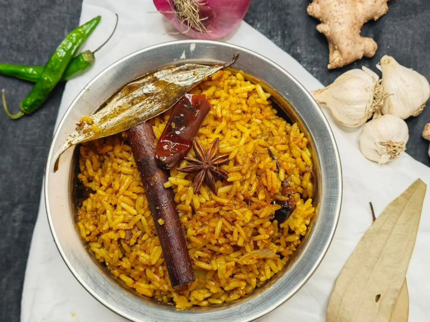 الثوم والقرفة قد يساعدان في خفض مستويات الكوليسترول (بيكسلز)
