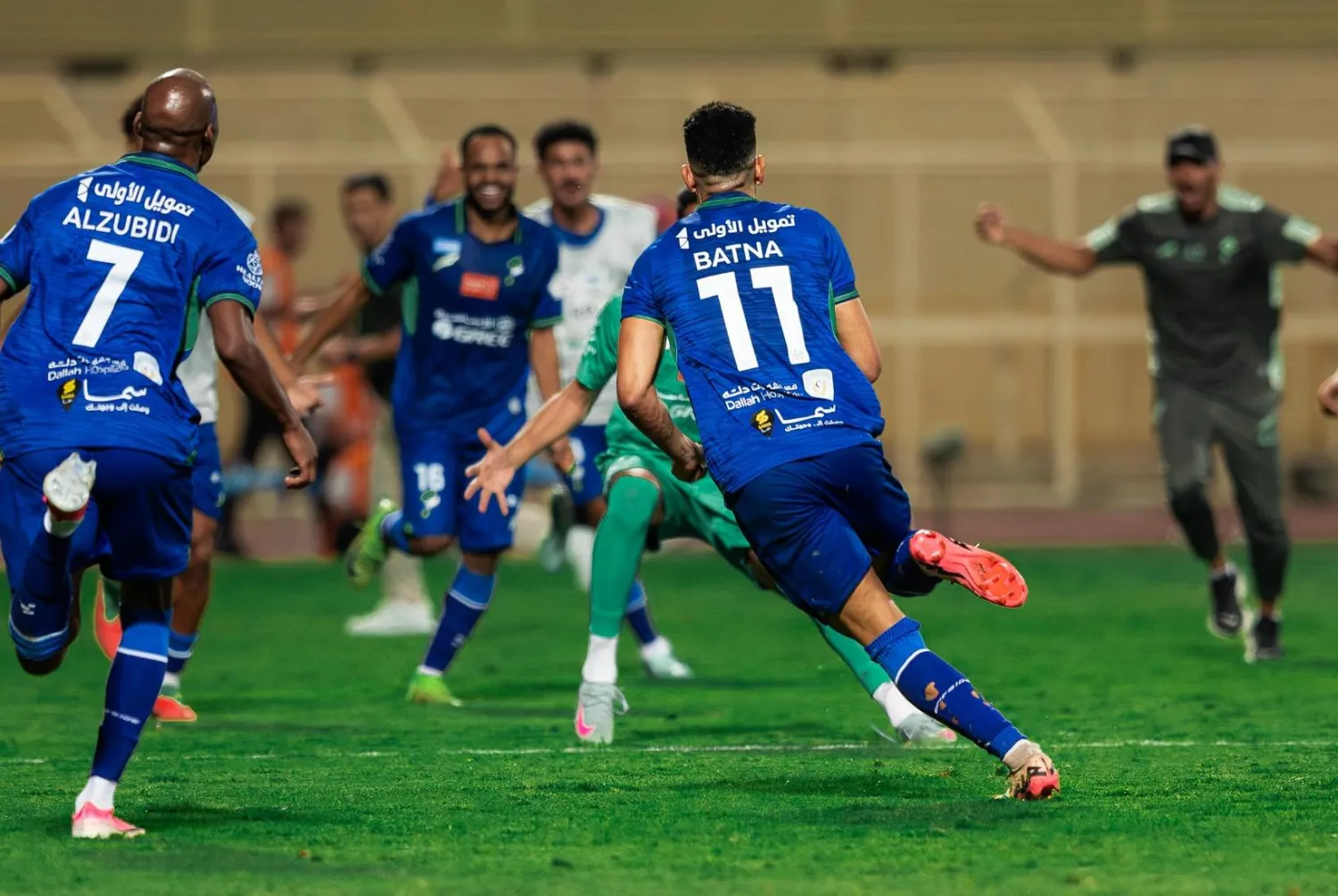 باتنا محتفلاً بالهدف القاتل (نادي الفتح)