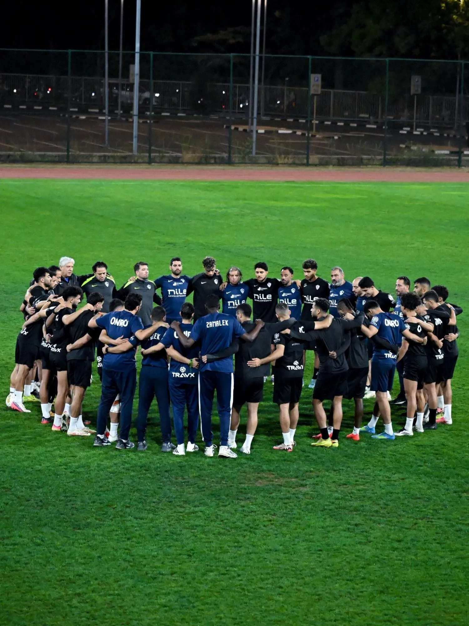 لاعبو الزمالك خلال تدريباتهم الأخيرة في راوندا استعداداً لملاقاة باتريويتك ضمن دوري أبطال أفريقيا (نادي الزمالك)