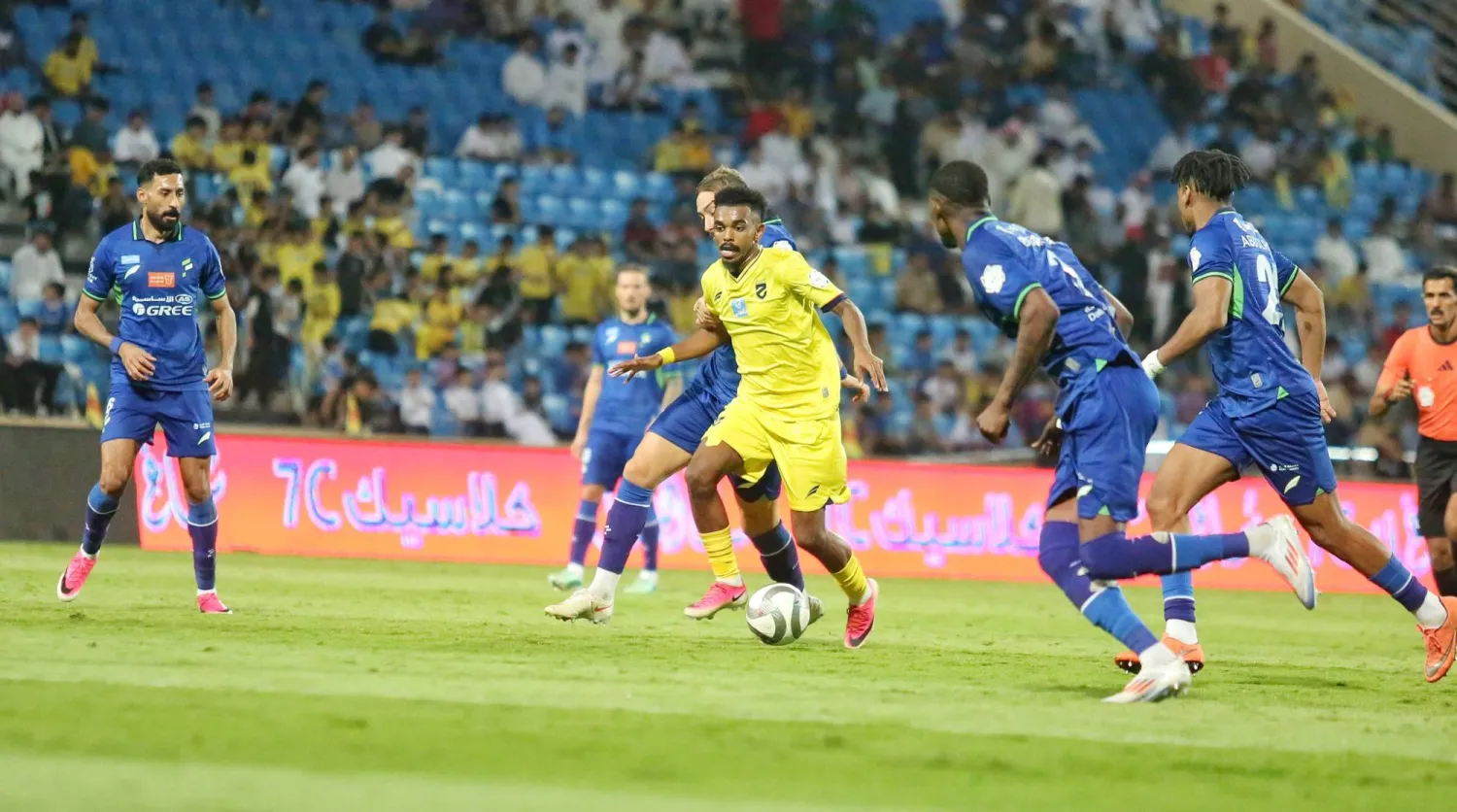 جانب من مواجهة الحزم والفتح (تصوير: سعد العنزي)