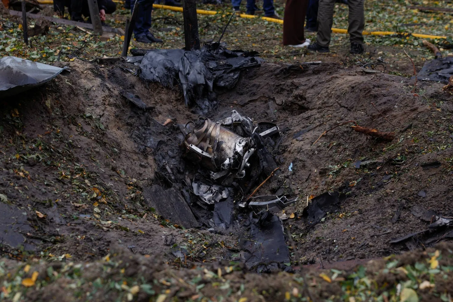  Wreckage of a Russian jet powered drone lay inside a crater that appeared at the site of a residential area after a strike, amid Russia's attack on Ukraine, in Kyiv, Ukraine October 15, 2026. (Reuters)