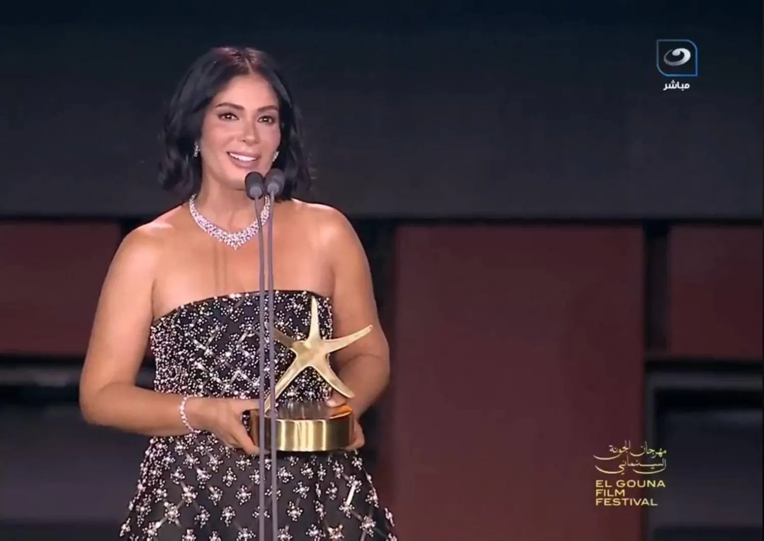 تكريم منى زكي (إدارة المهرجان)