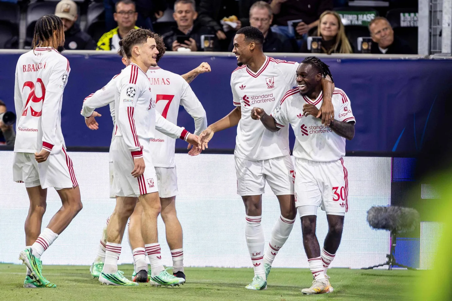 يتطلع ليفربول للبناء على انتصاره الكاسح على لاسك لينز النمساوي بدوري الأبطال (أ.ف.ب)