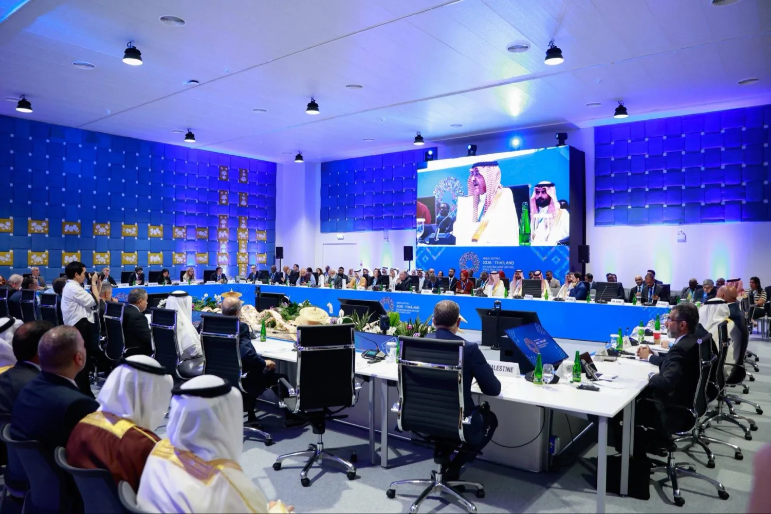 الجدعان خلال مشاركته في اجتماع المحافظين العرب مع رئيس مجموعة البنك الدولي يوم الجمعة (إكس)