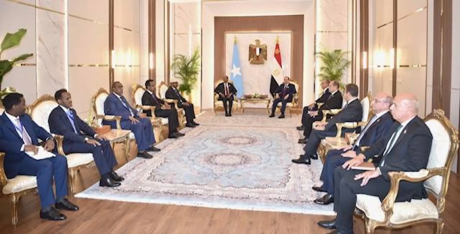 الرئيس المصري عبد الفتاح السيسي خلال لقائه مع نظيره الصومالي في العلمين الشهر الحالي (الرئاسة المصرية)