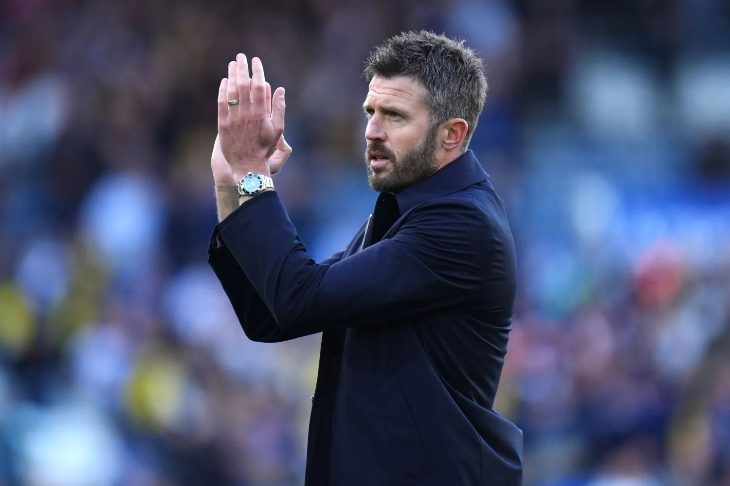  18 October 2026, United Kingdom, Leeds: Manchester United manager Michael Carrick applauds the fans after the English Premier League soccer match between Leeds United and Manchester United at Elland Road. (dpa)
