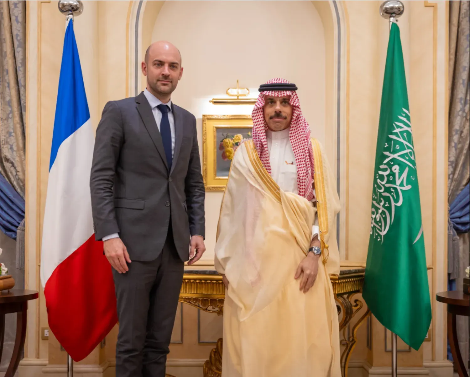 Suudi Arabistan Dışişleri Bakanı Faysal bin Ferhan ve Fransa Dışişleri Bakanı Jean-Noël Barrot görüşme sırasında (Suudi Arabistan Dışişleri Bakanlığı)