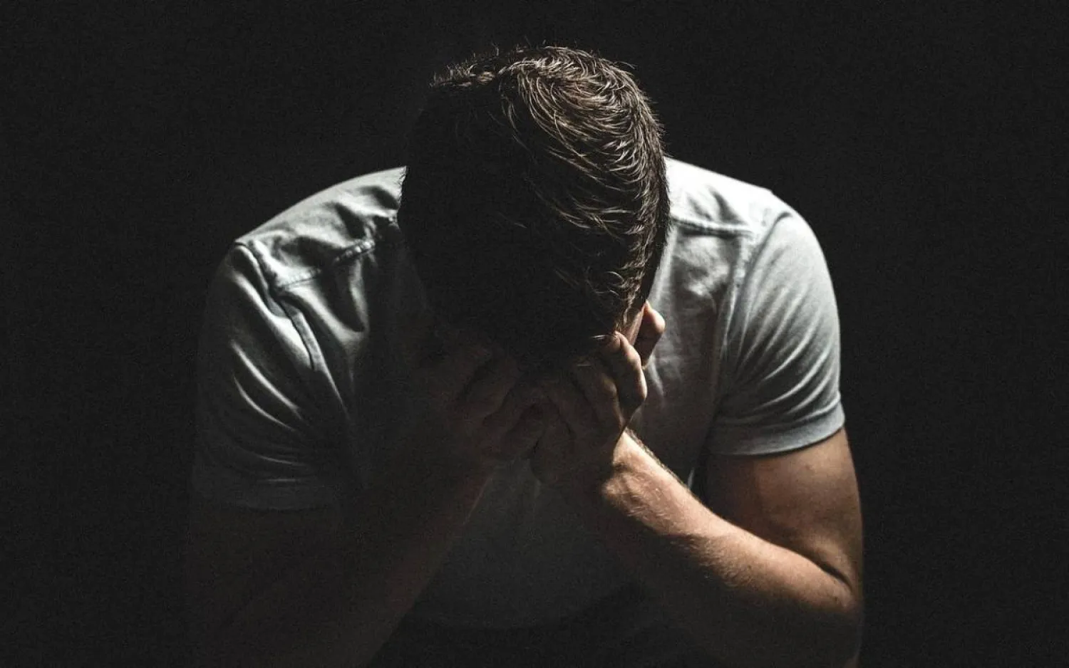 الاكتئاب هو اضطراب نفسي يؤثر في المزاج والتفكير والسلوك (جامعة نيقوسيا)